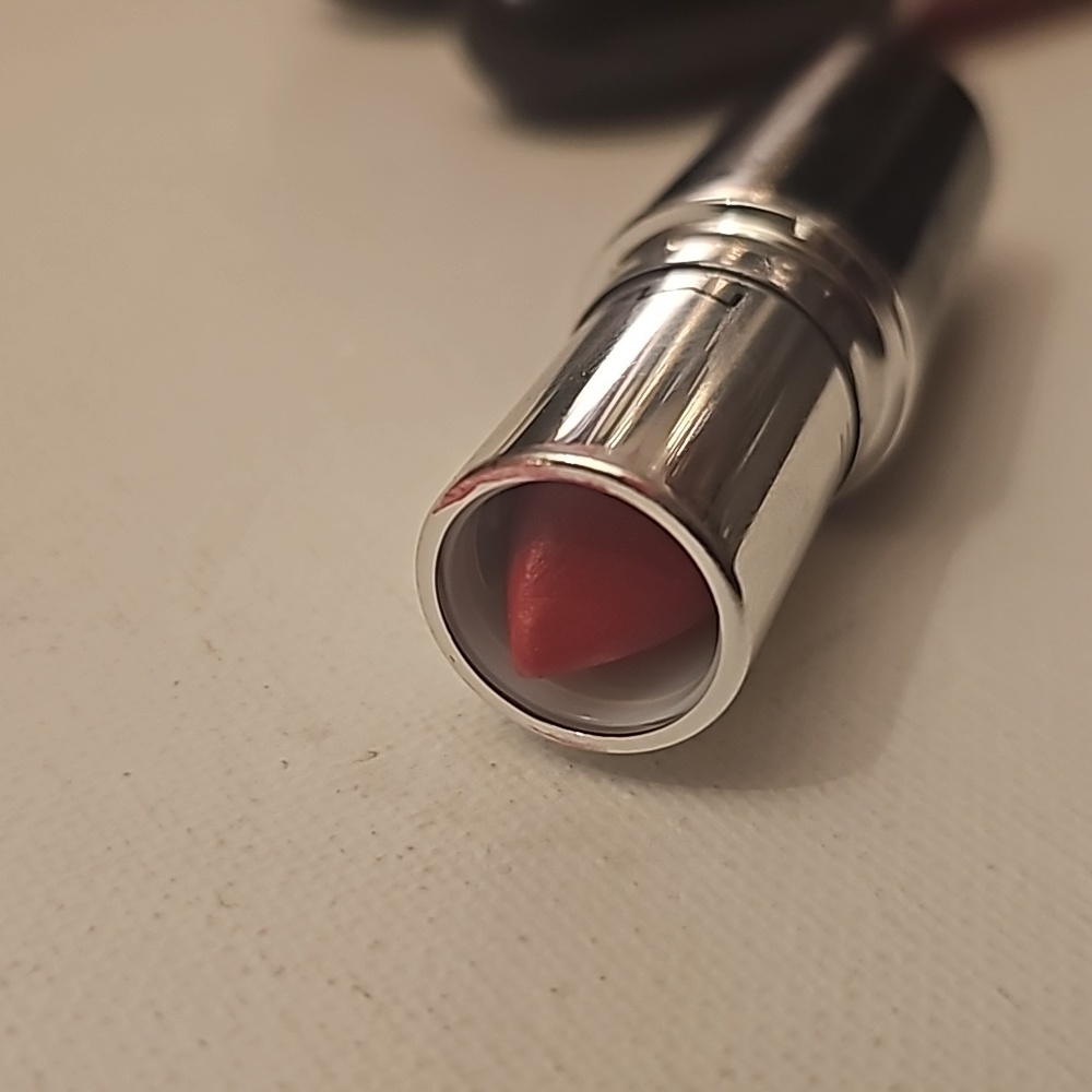 MAC LIPSTICK AND GLOSS - Picture 5 of 8